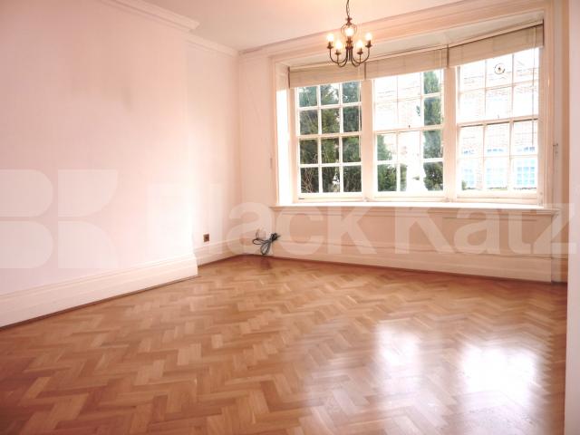 			NEW INSTRUCTION!, 3 Bedroom, 1 bath, 1 reception Flat			 Frognal, HAMPSTEAD-FROGNAL